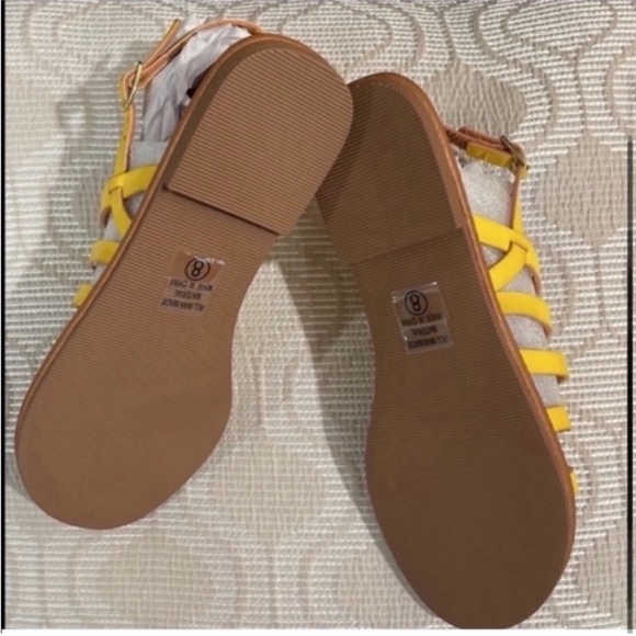 Strappy flat sandals - Picture 3 of 3